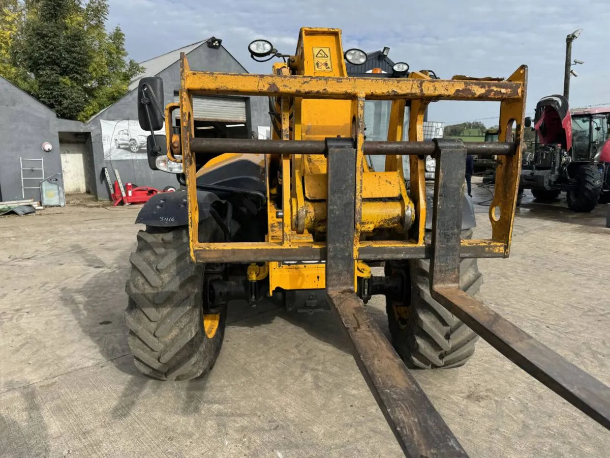 2014 JCB 526-56 Agri - Image 4