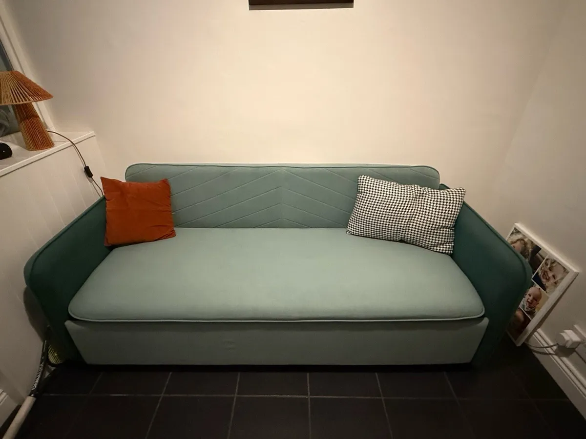 Stunning king size sofa bed - Image 1