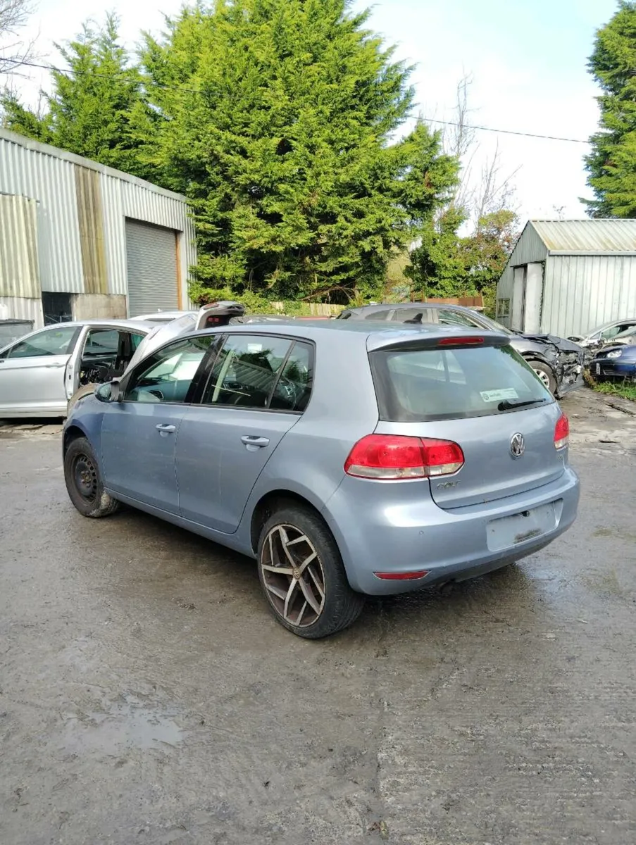 Breaking vw golf 2010 petrol automatic - Image 2