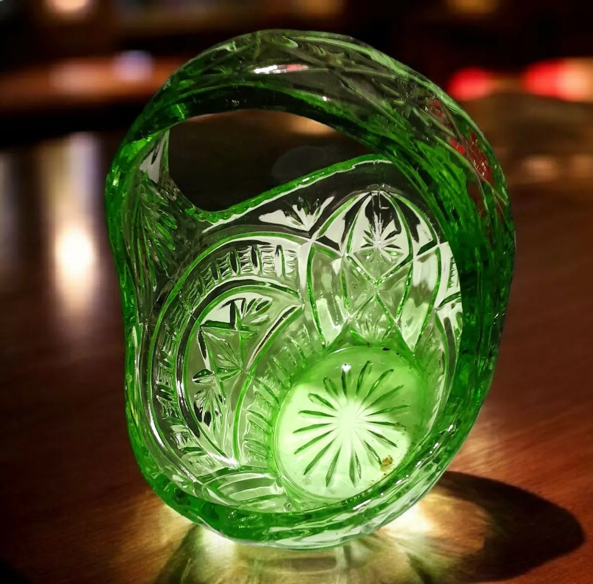 Heavy pressed glass basket 25cm - Image 1