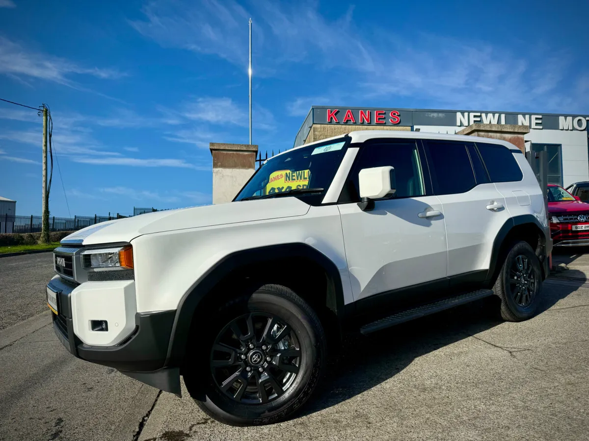 2025 Toyota Landcruiser LWB - Image 2