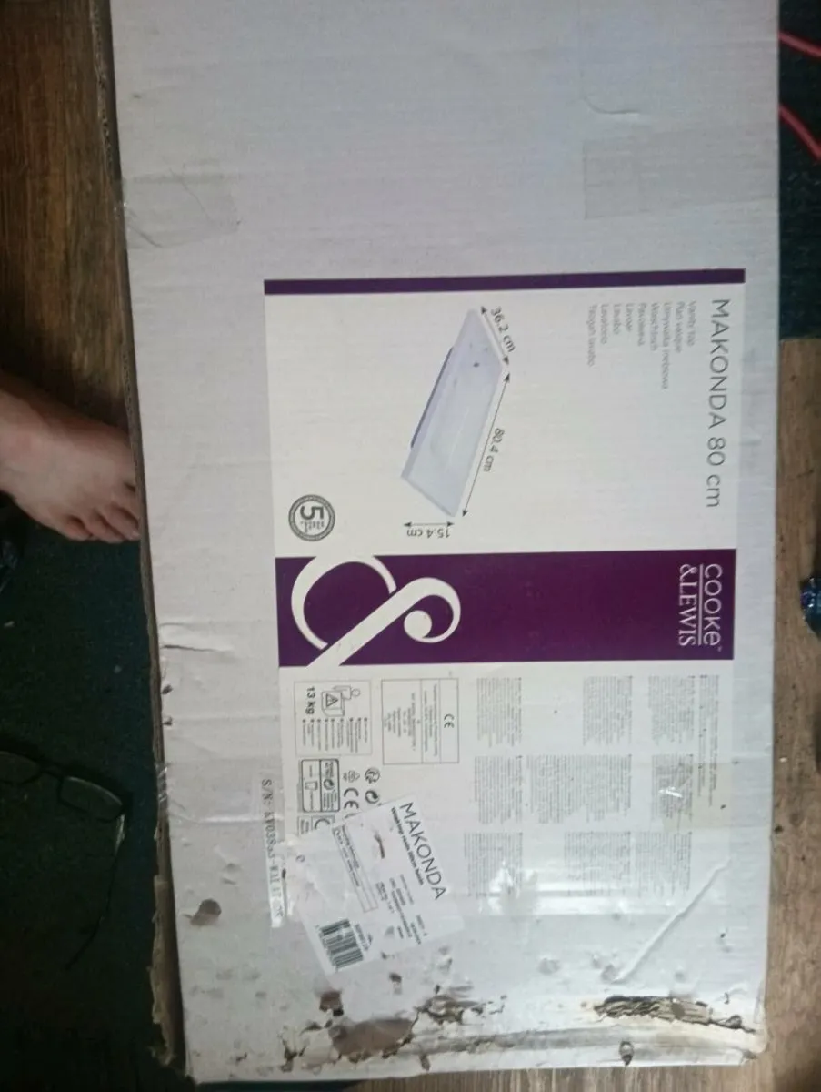 Bathroom sink - Image 1