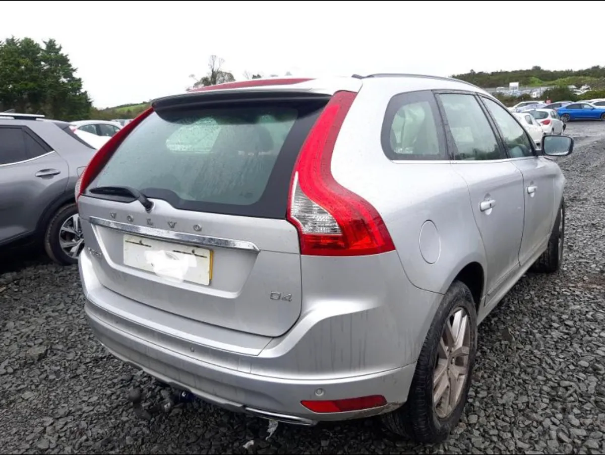Breaking 2018 Volvo xc60 2.0 se lux - Image 2