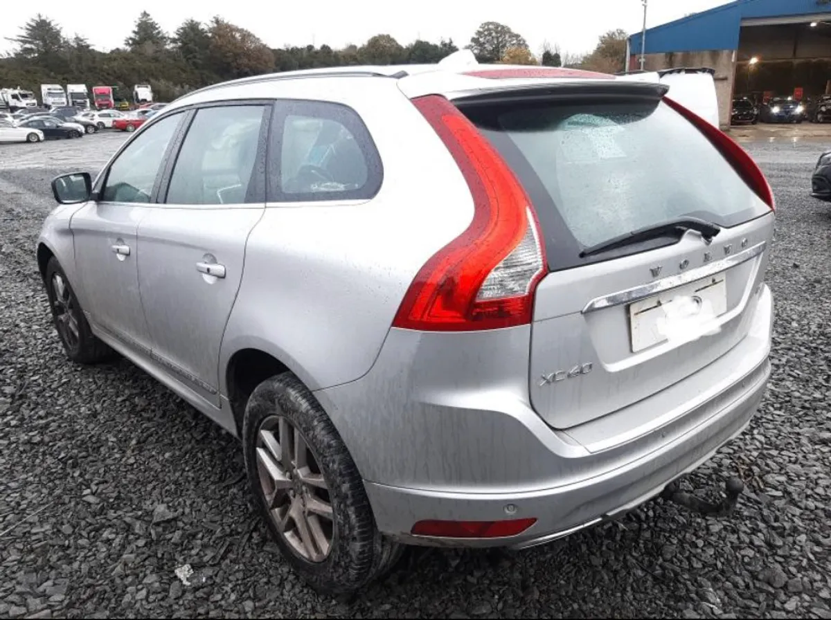 Breaking 2018 Volvo xc60 2.0 se lux - Image 3