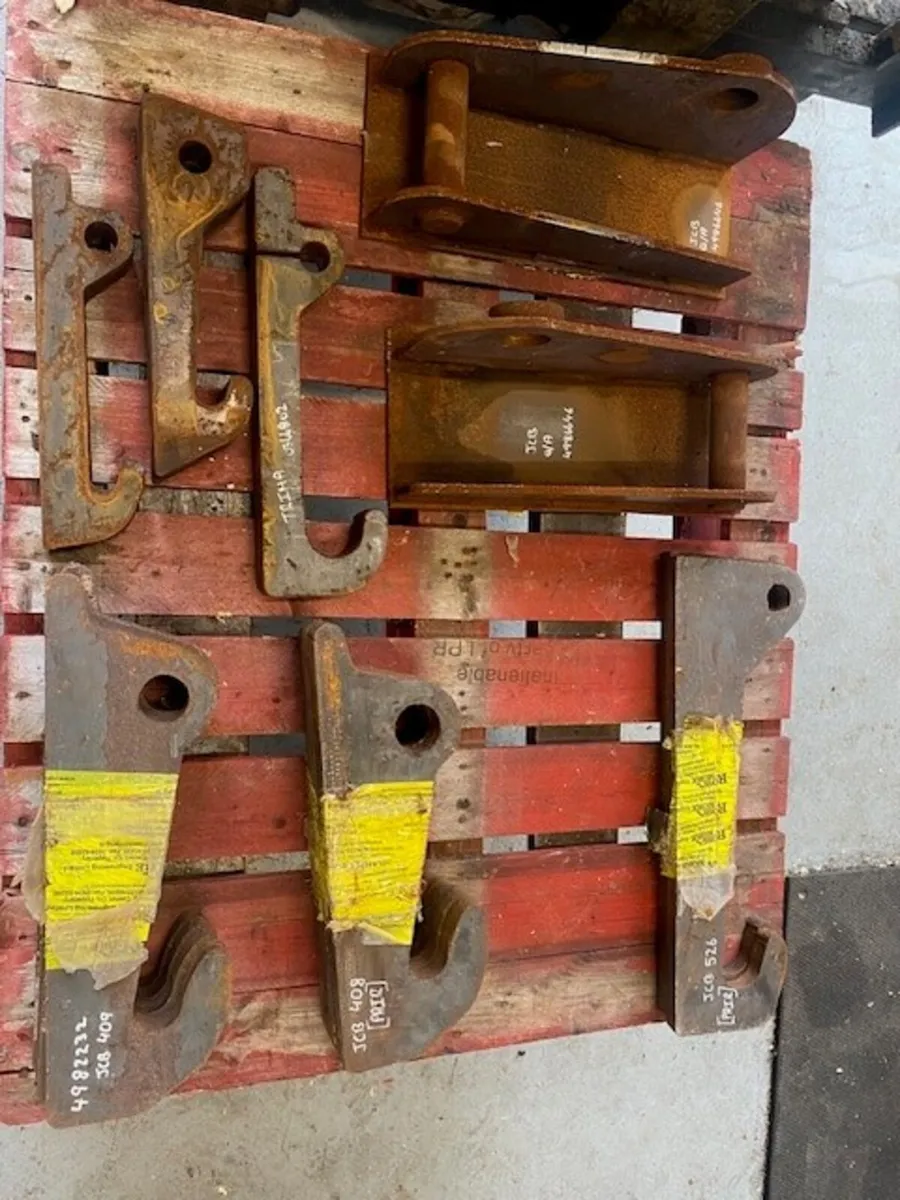 Loader frames and implement brackets - Image 4