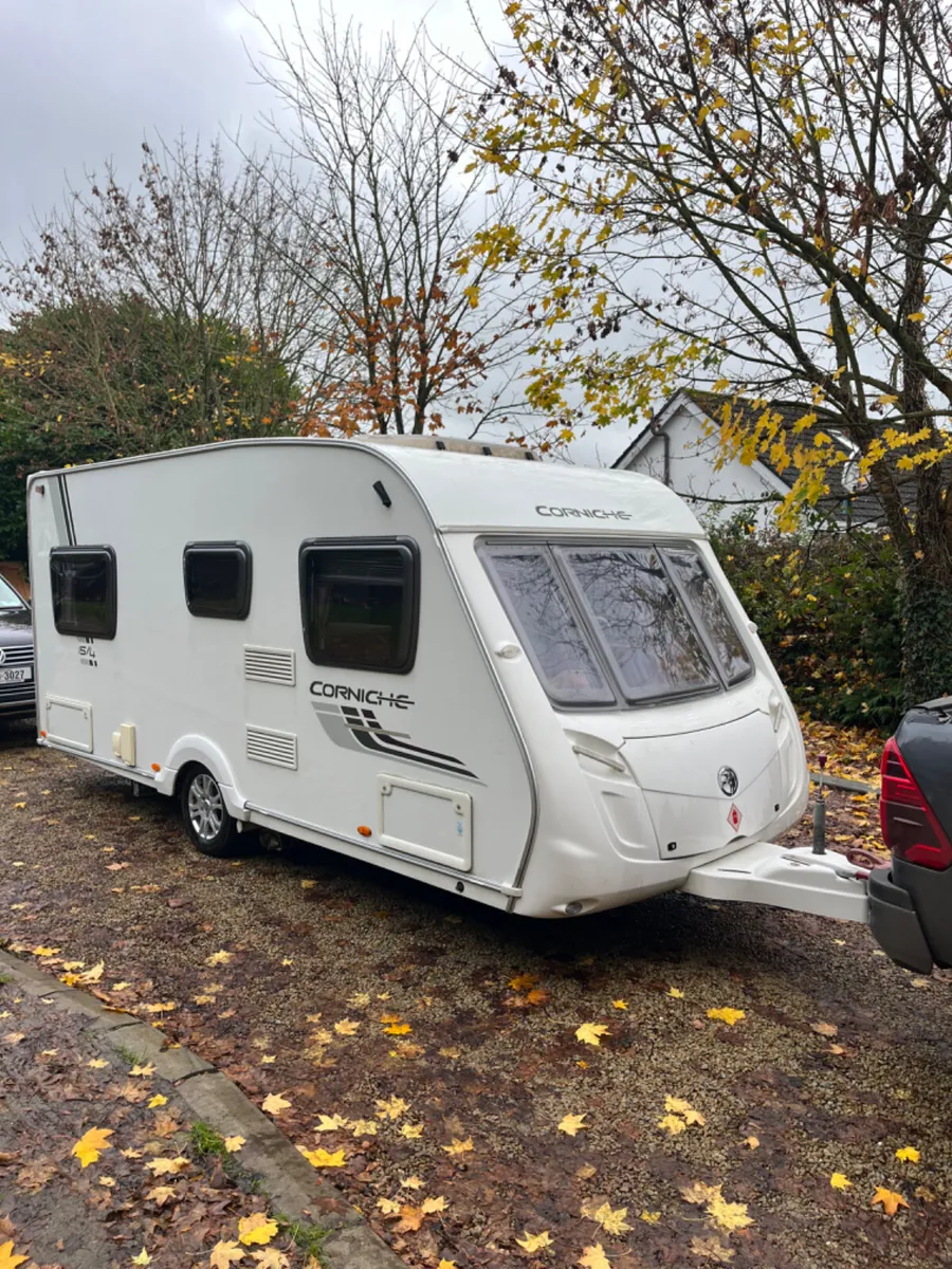 Swift 4 Berth Fixed Bed Lightweight Caravan - Image 2