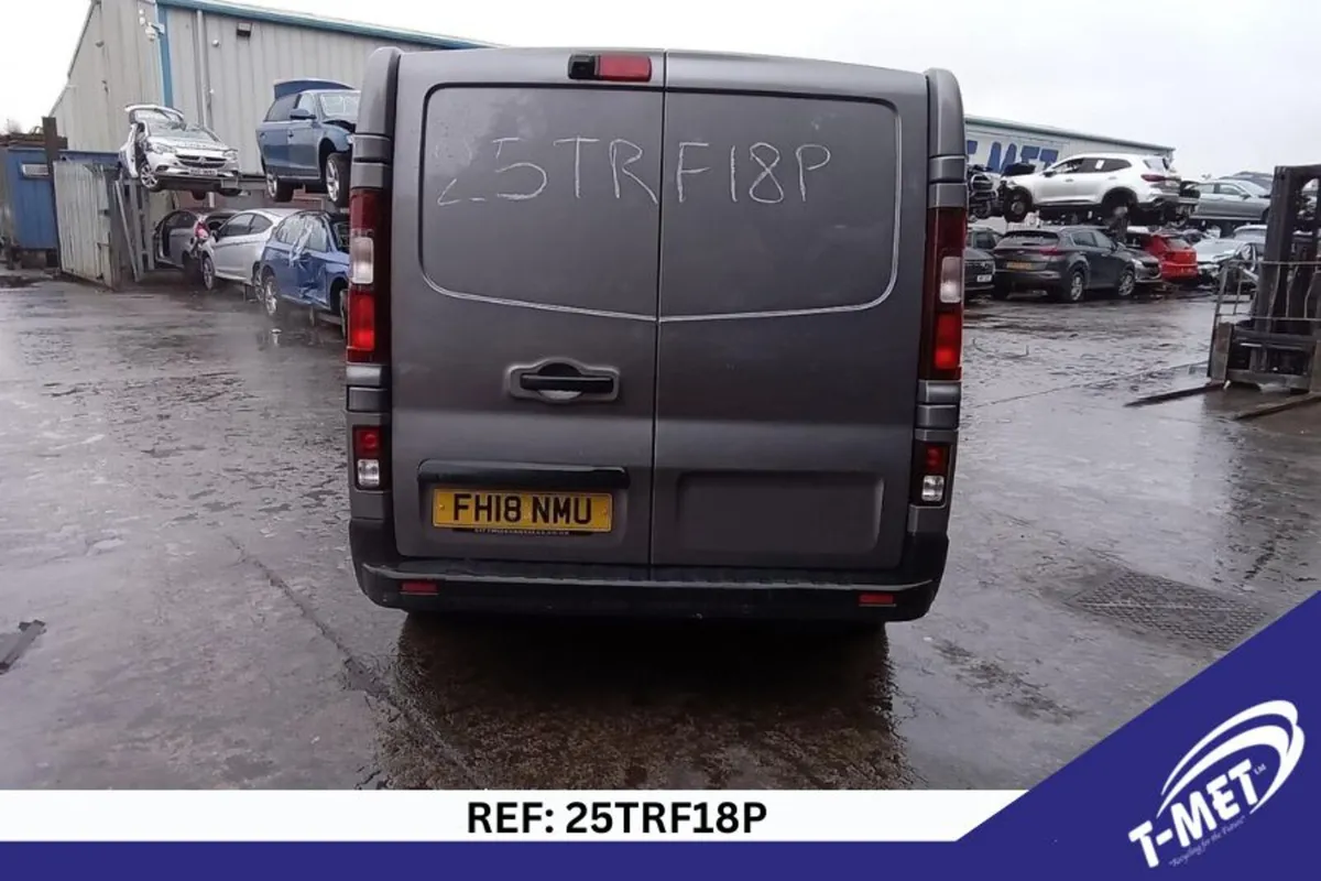 2018 RENAULT TRAFFIC BREAKING FOR PARTS - Image 2