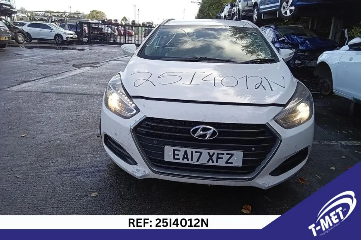 2017 HYUNDAI I40 BREAKING FOR PARTS - Image 2
