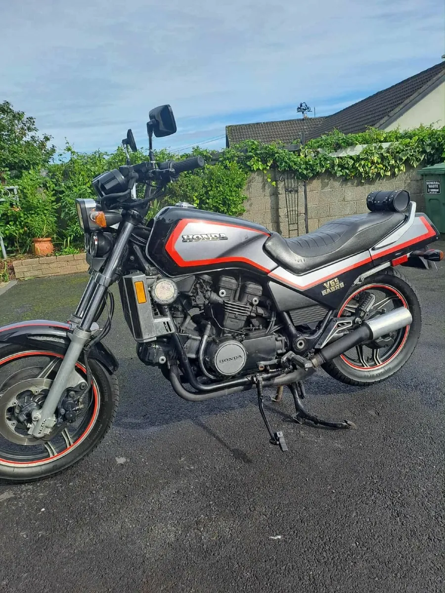 Honda 1100 V4 - Image 1