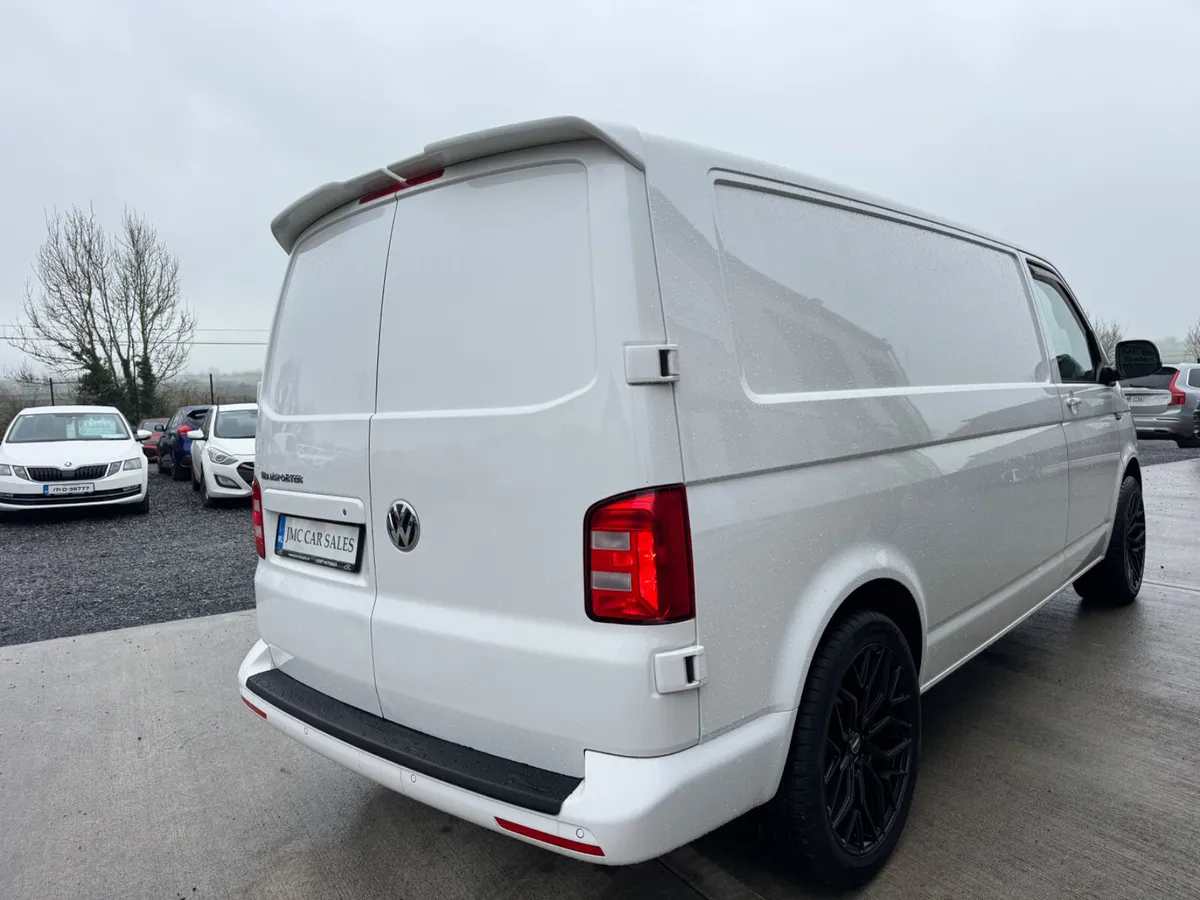 VERY LOW MILEAGE 2019 VW TRANSPORTER - Image 4