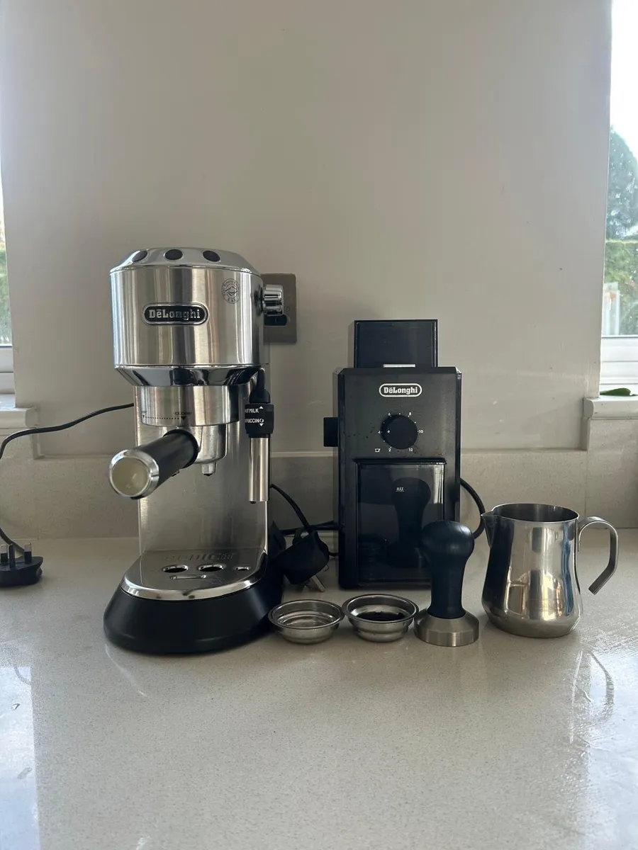 DeLonghi Coffee Machine & Grinder