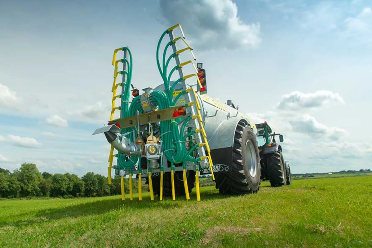 Suction and applicator hose - Image 1