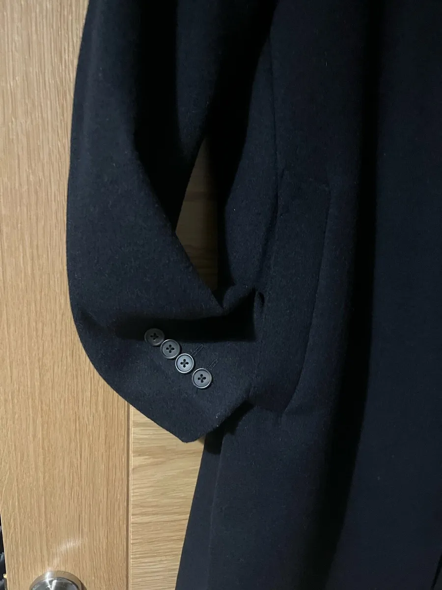 Men’s black winter coat - Image 2