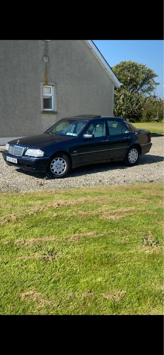 W202 merc - Image 4