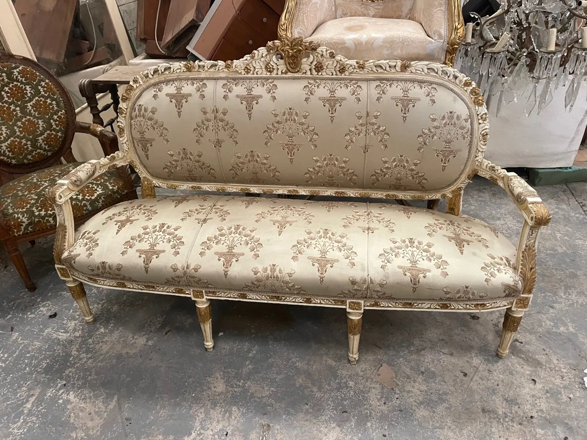 Very nice old 3 seater sofa that was refurbished