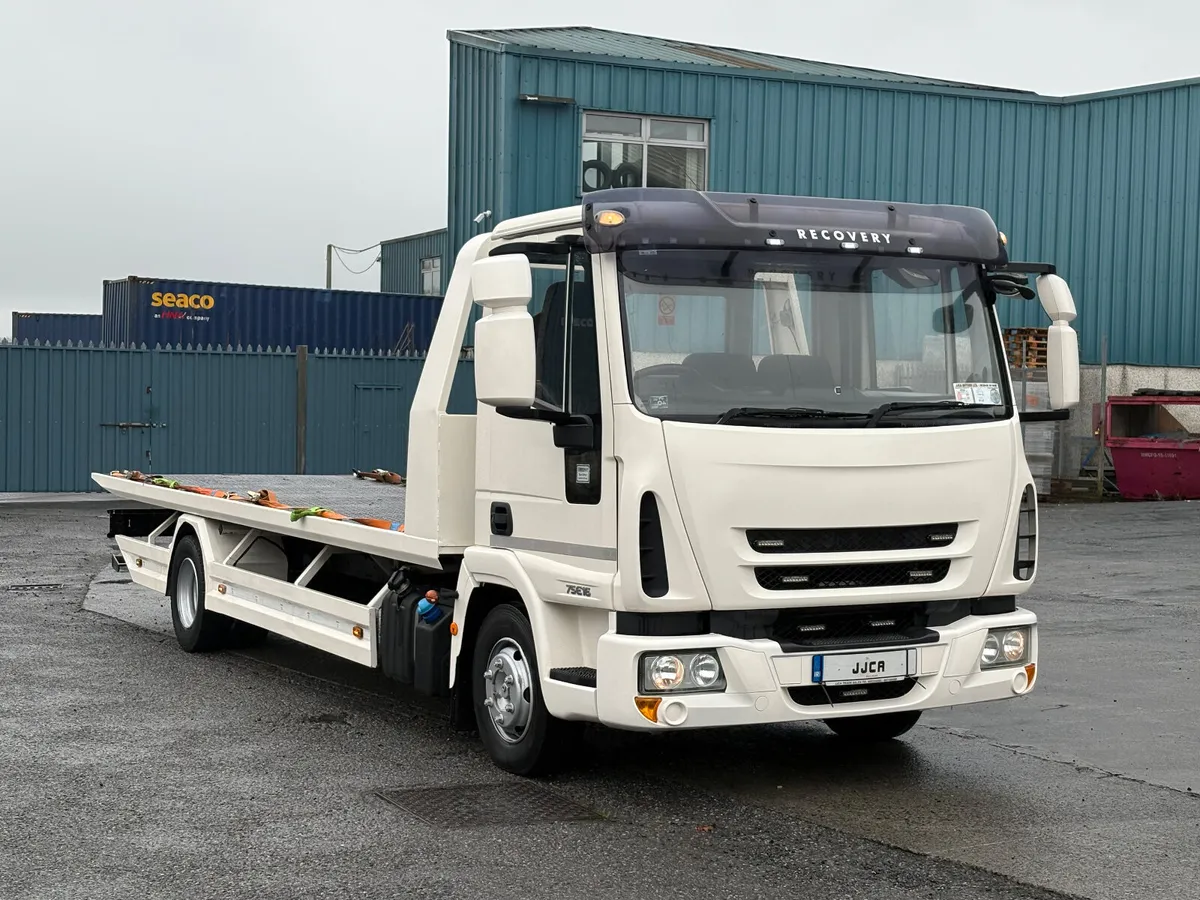 ABSOLUTELY STUNNING 2015 TILT AND SLIDE - Image 1