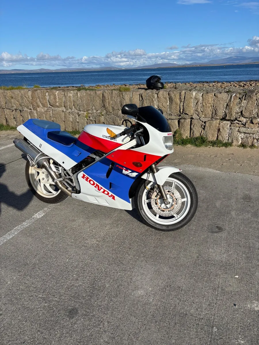 Honda Vfr 400 NC24 - Image 1
