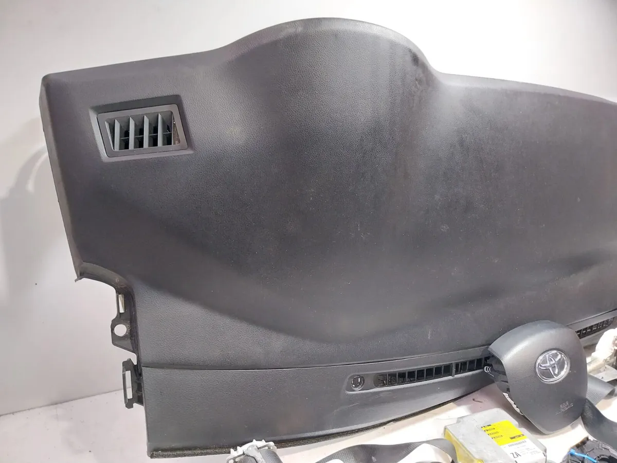 2014 Toyota Auris Airbag Set - Image 2