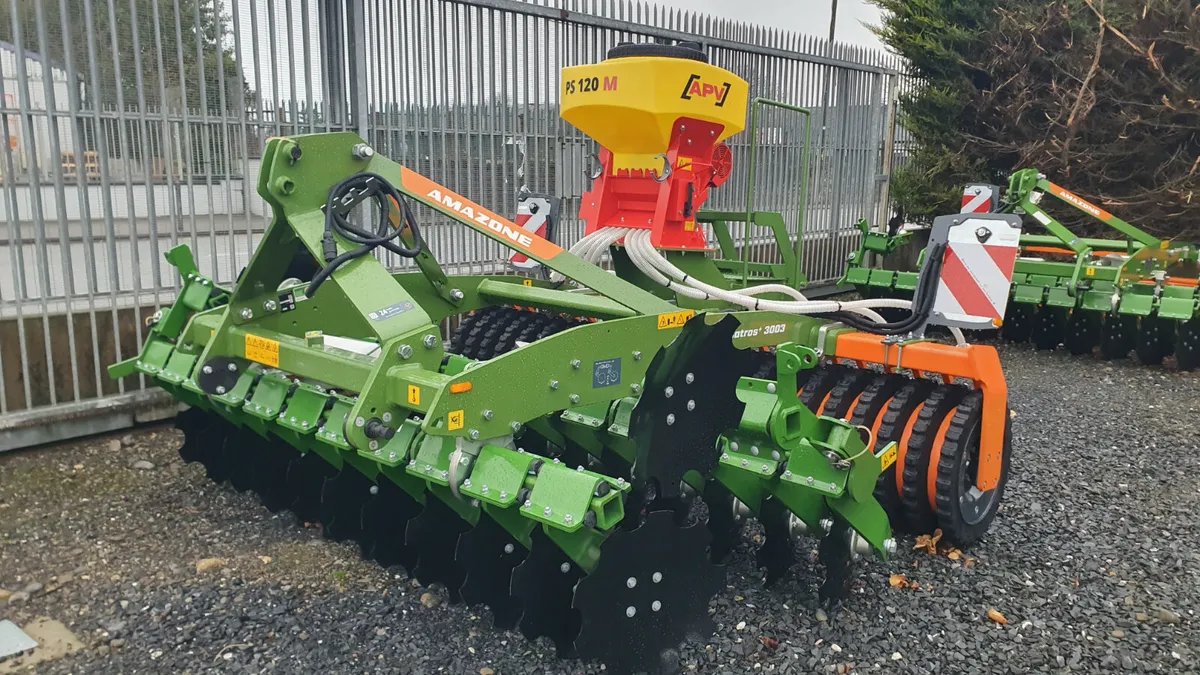 Amazone Catros 3003 Scallop Disc Matrix RollerAPV - Image 1