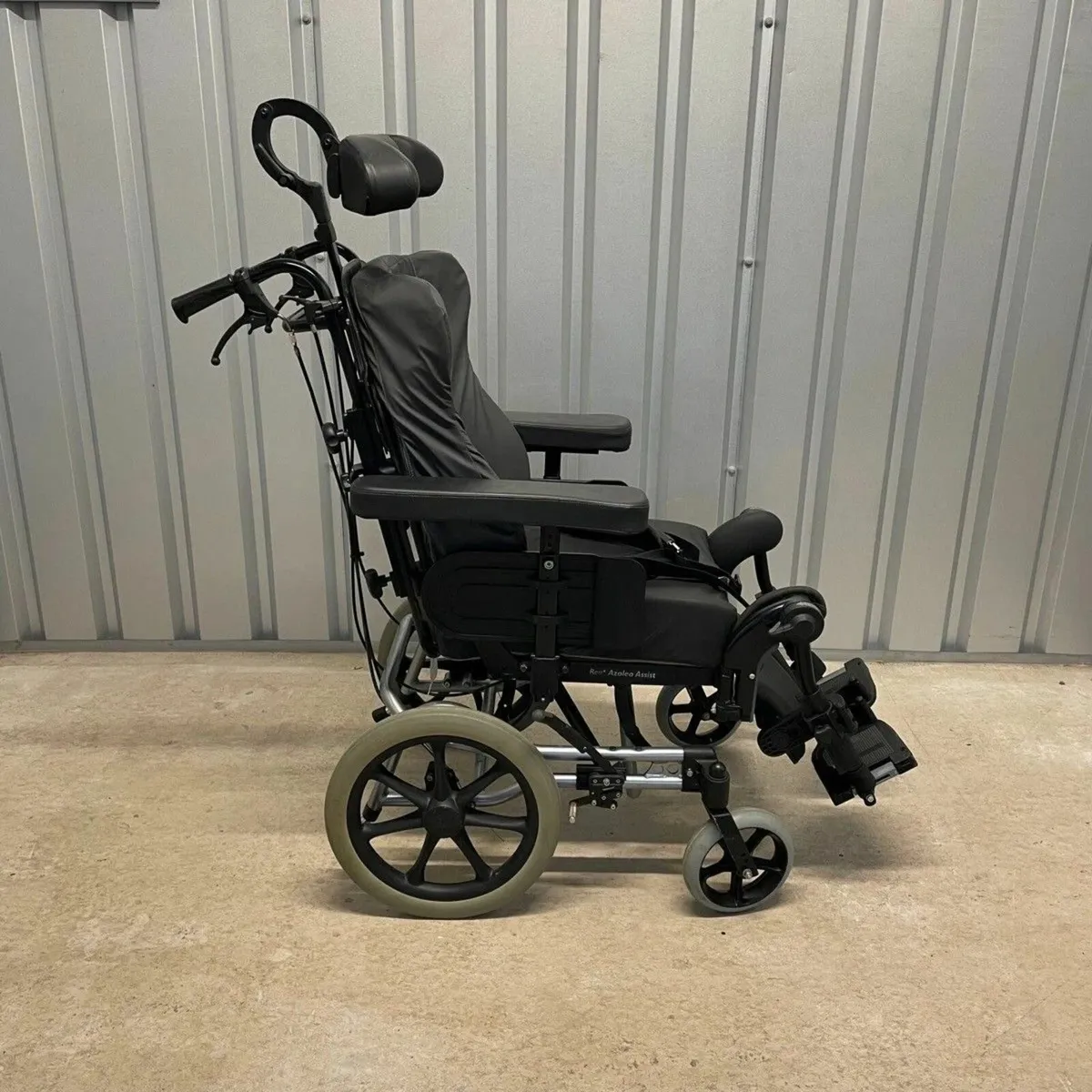Rea Invacare Azalea tilt in space Wheelchair - Image 3