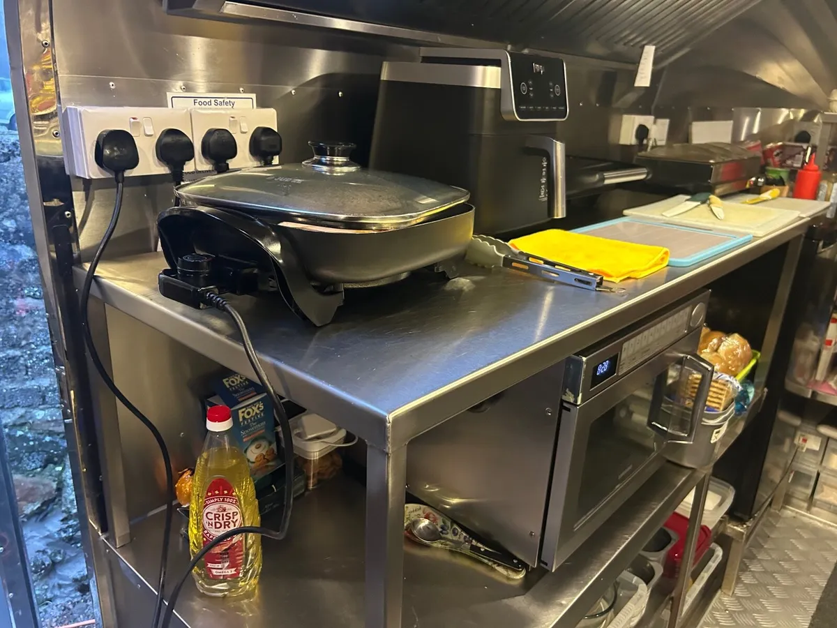 Catering trailer - Image 2