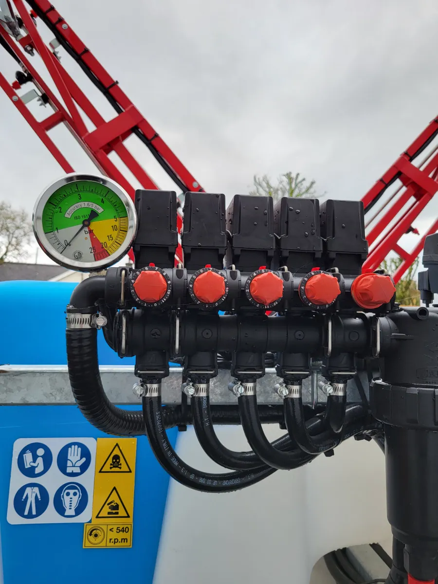 Osella 1200 and 1000l Sprayer 15m Booms - Image 4