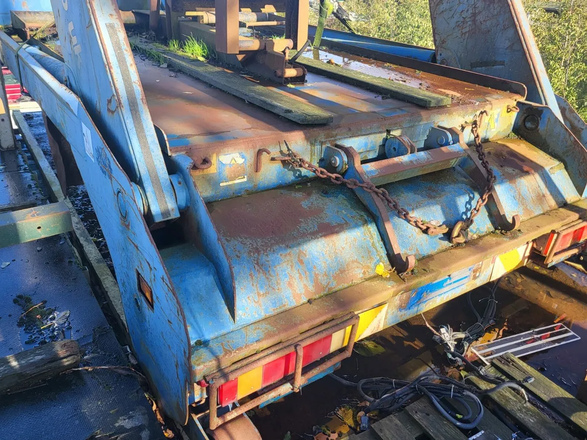 Skip lifting body - Image 1