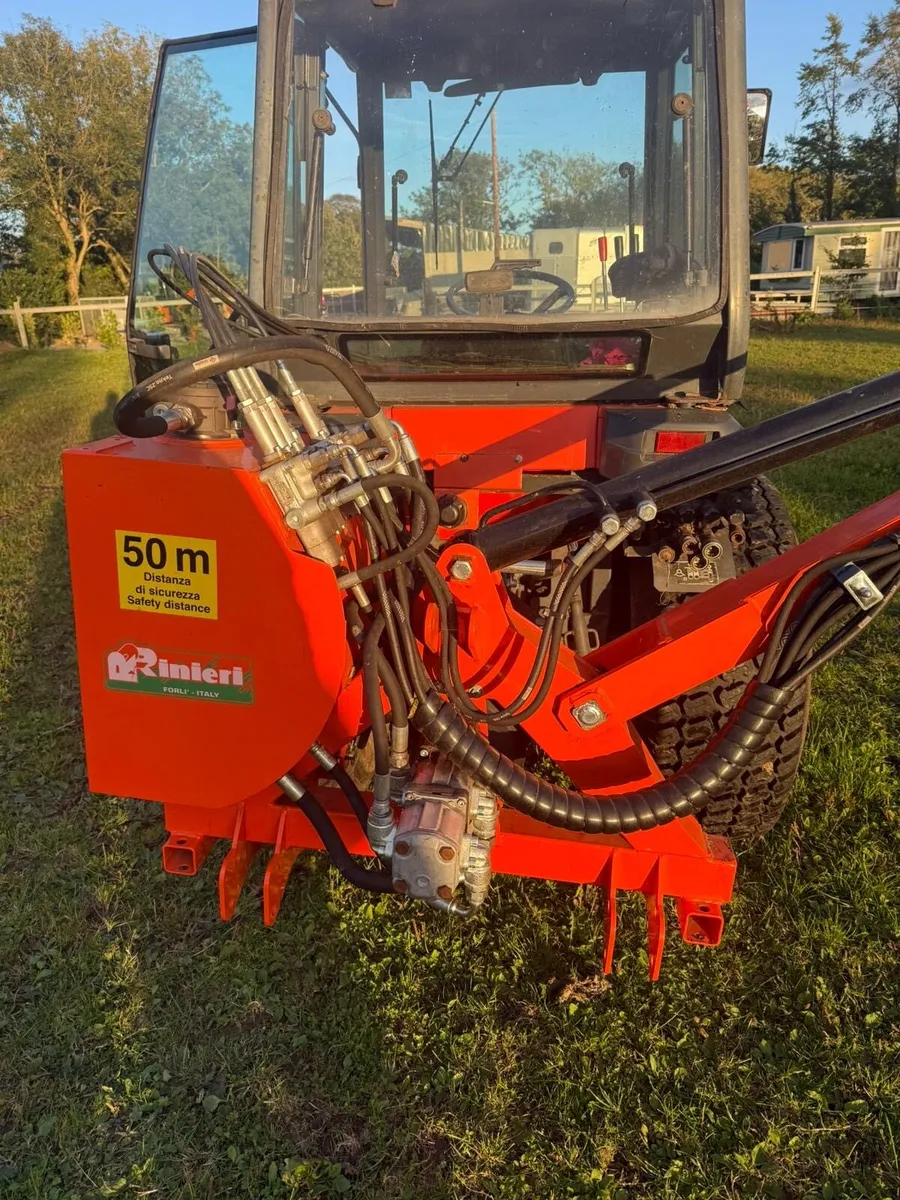 Tractor and hedge cutter - Image 3