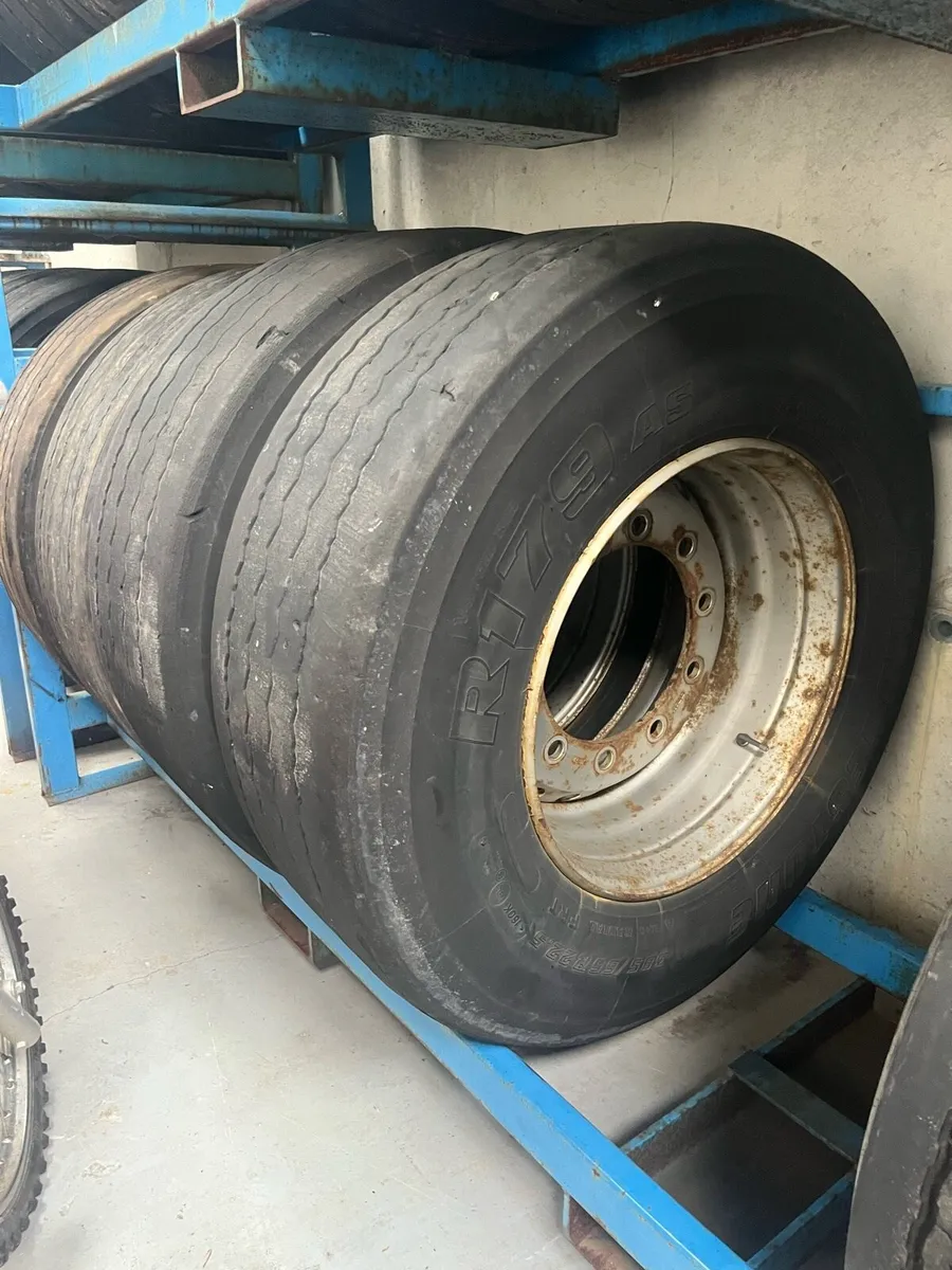 385/ 65 / 22.5 Super Singles - Image 1