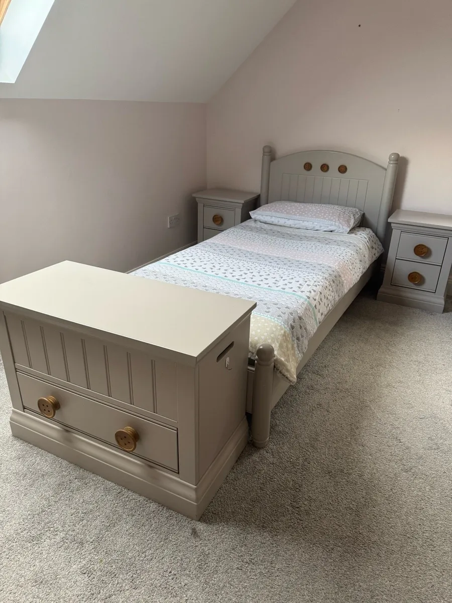 Single Bed, Lockers, Blanket box - Image 1