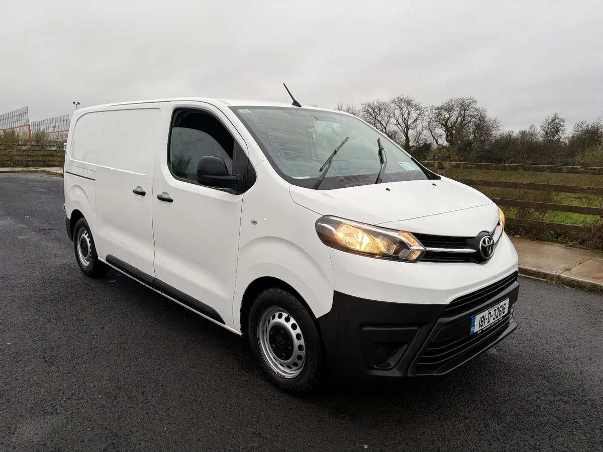 2018 Toyota Proace van twin sliding doors - Image 1