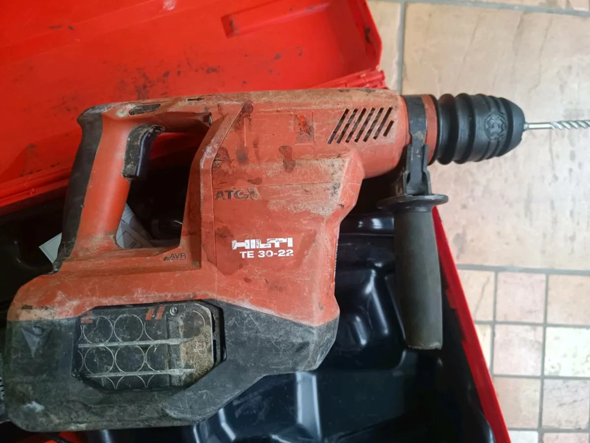 Hilti SDS hammer drill Te 30 2 batteries 12Ah - Image 3