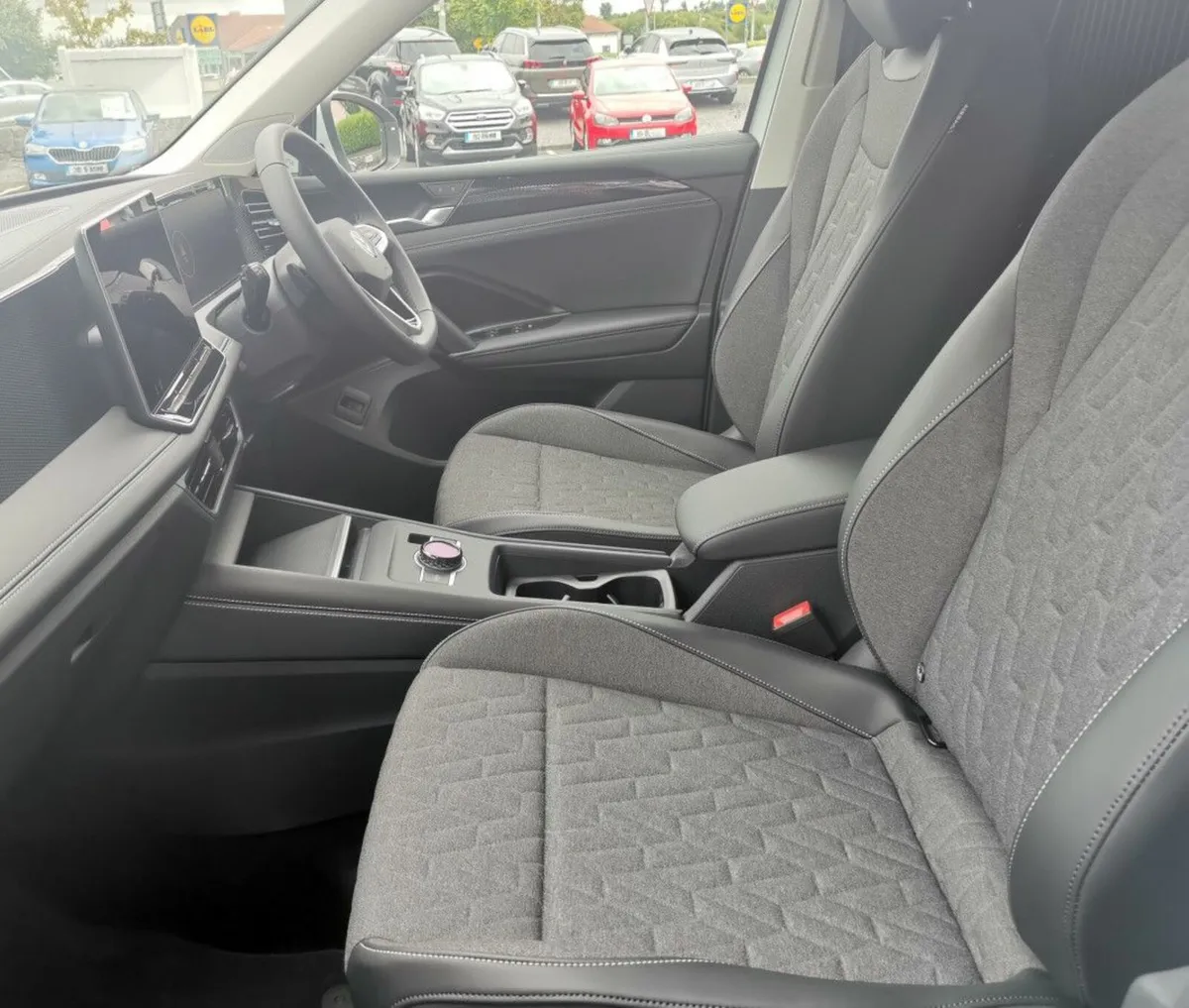 Volkswagen Tiguan 2.0 TDI 150 BHP **2 SEATER, AUTO - Image 3