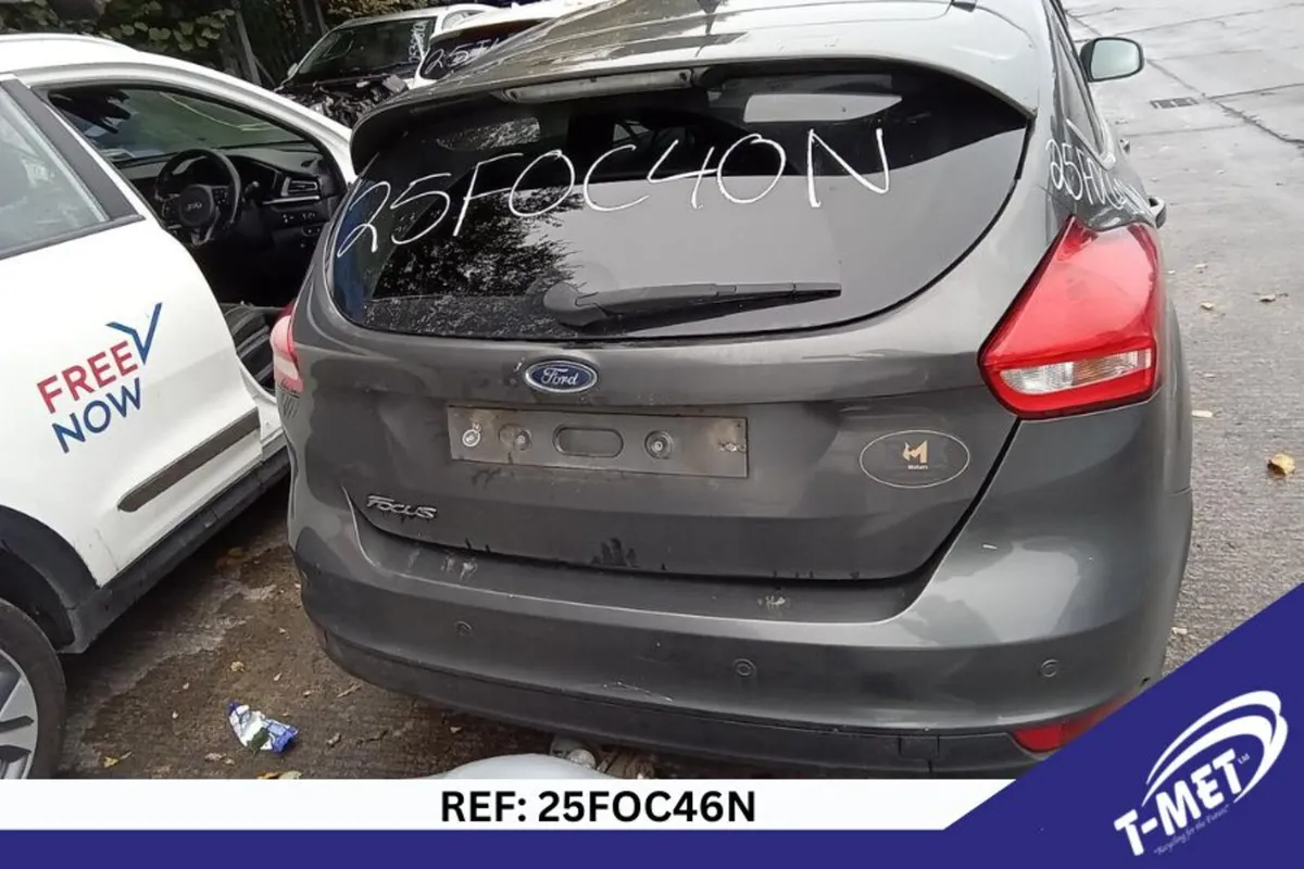 2015 FORD FOCUS BREAKING FOR PARTS - Image 2
