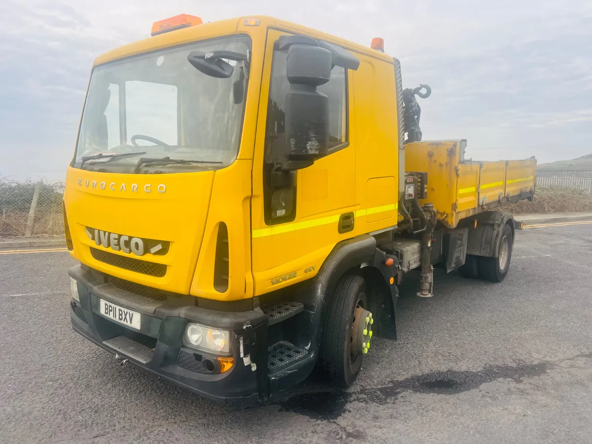2011 Iveco eurocargo 14/220 tipper grab crane - Image 4