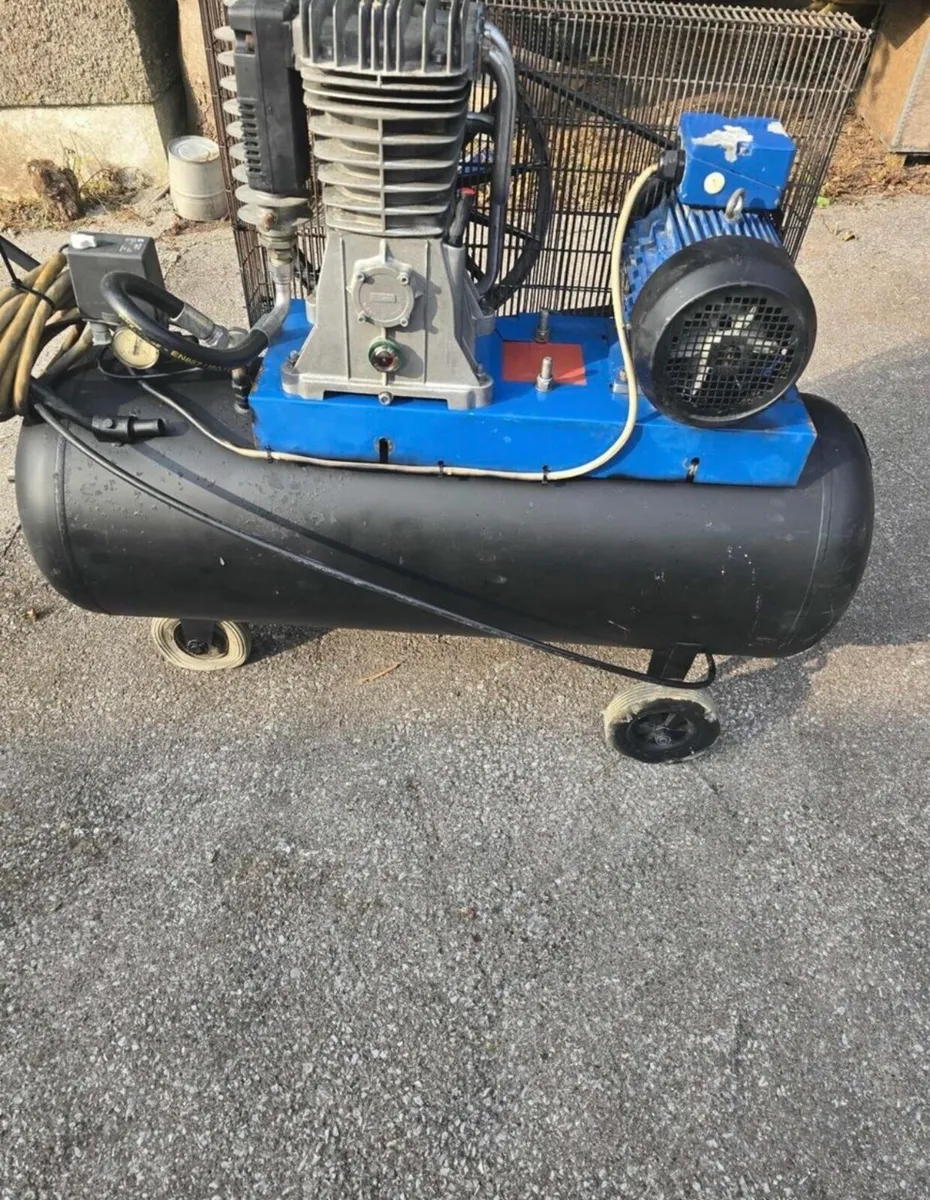 AIR COMPRESSOR 200L 400 VOLT - Image 1