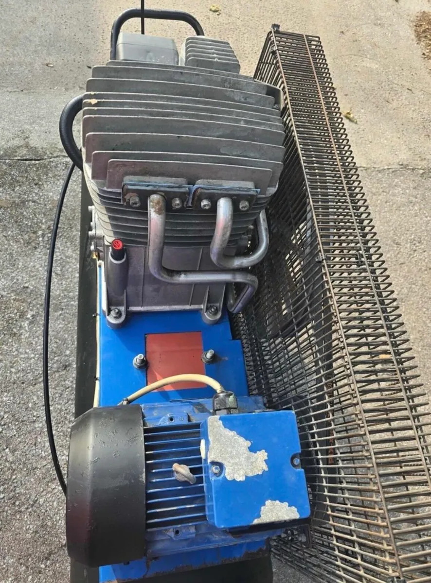 AIR COMPRESSOR 200L 400 VOLT - Image 3