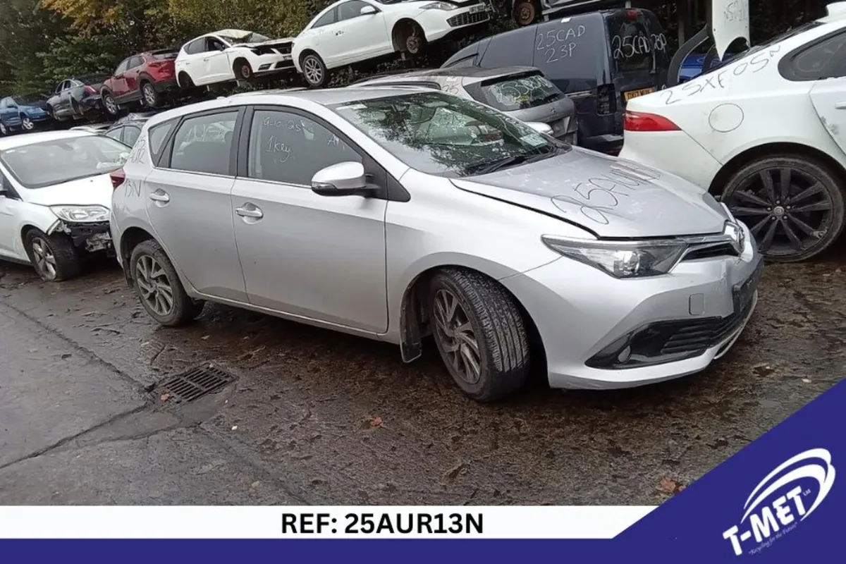 2016 TOYOTA AURIS BREAKING FOR PARTS - Image 1