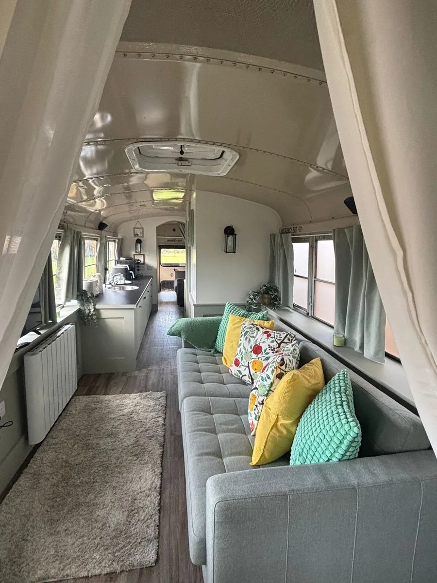 AMERICAN SCHOOL BUS CAMPER, EVERTHING INCLUDED. - Image 1