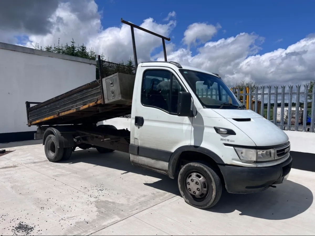 Iveco 35C12 Tipper - Image 2