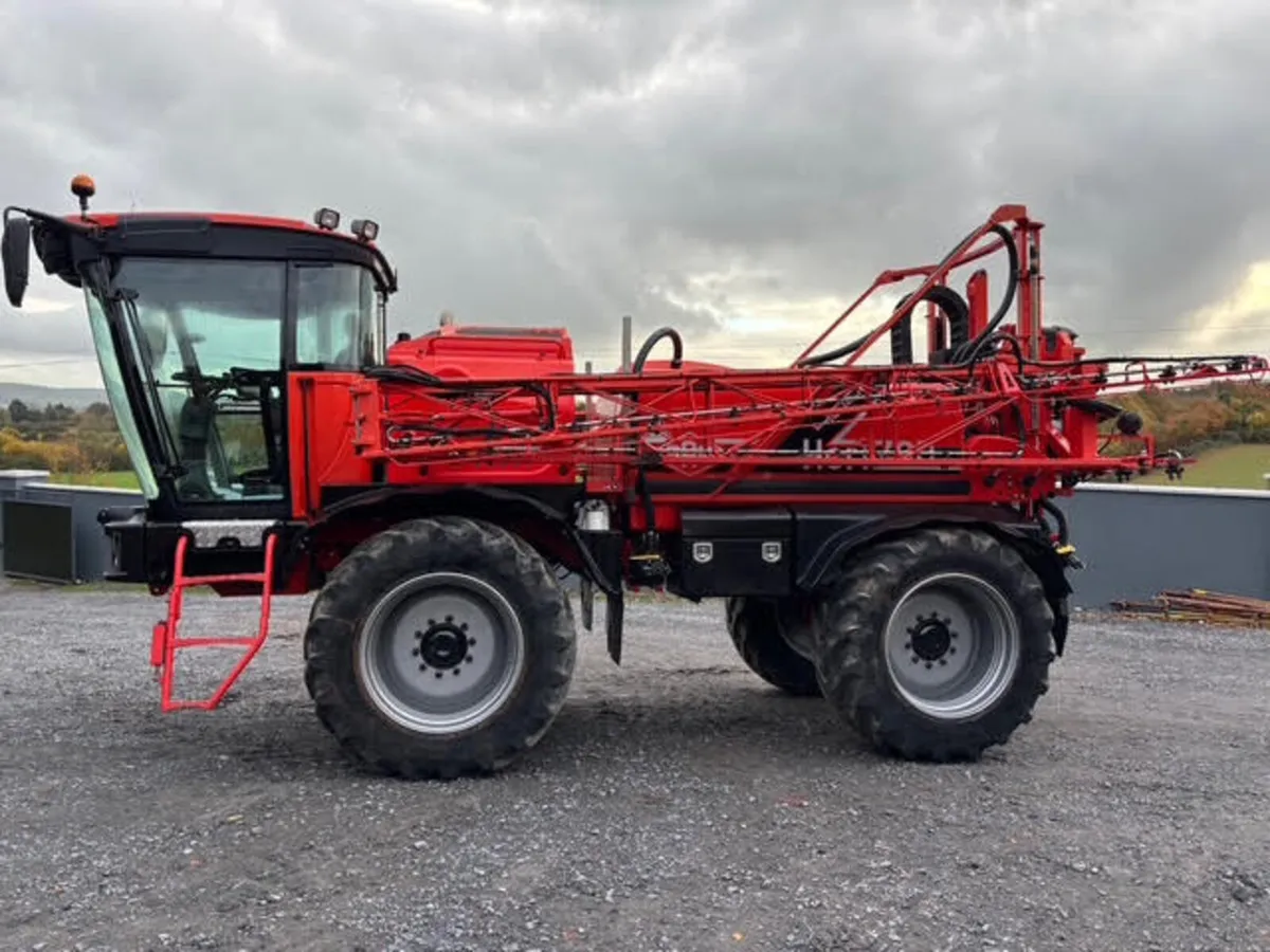 Sands/Sam Horizon 4000 - Self Propelled Sprayer - Image 1