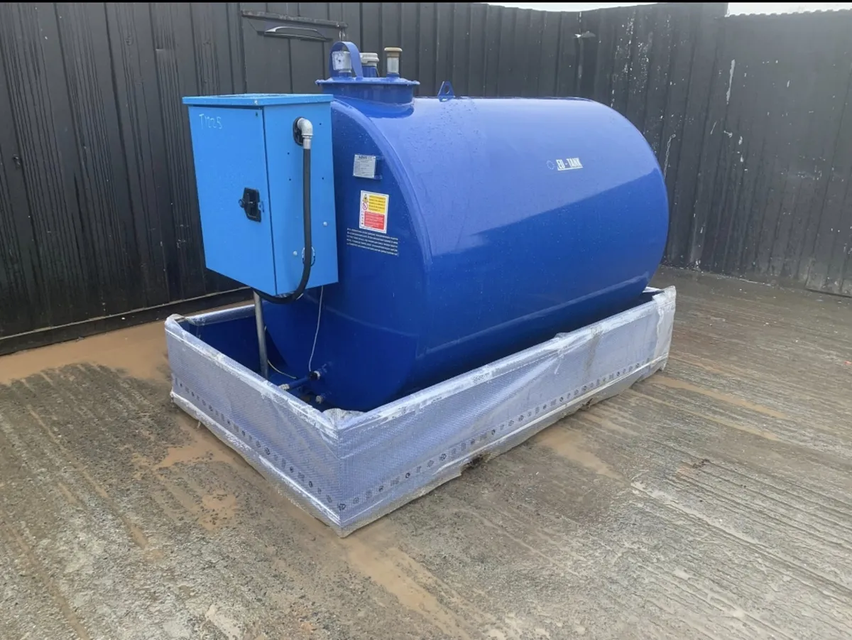 3170 L Emiliana Serbatoi Fuel Bowser - Image 1