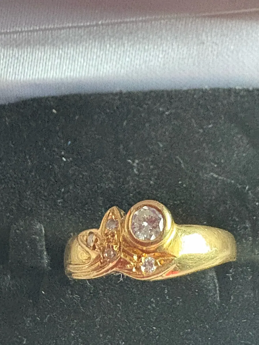 9ct gold ring with diamond stone - Image 2