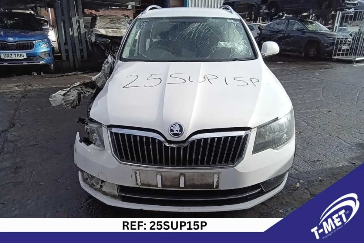 2015 SKODA SUPERB BREAKING FOR PARTS - Image 2