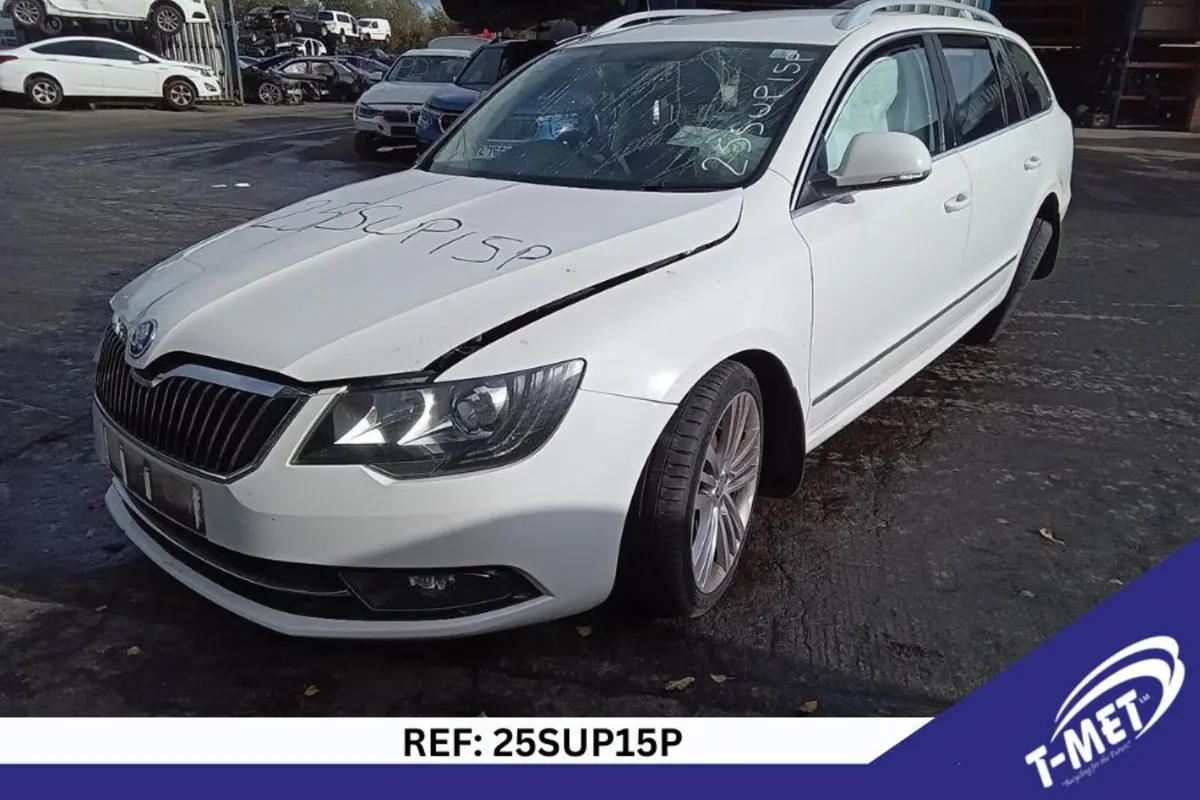 2015 SKODA SUPERB BREAKING FOR PARTS - Image 1