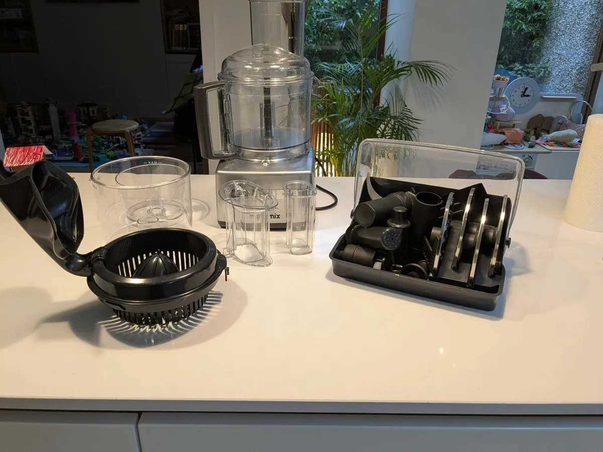 Magimix 5200XL Food Processor - Image 1
