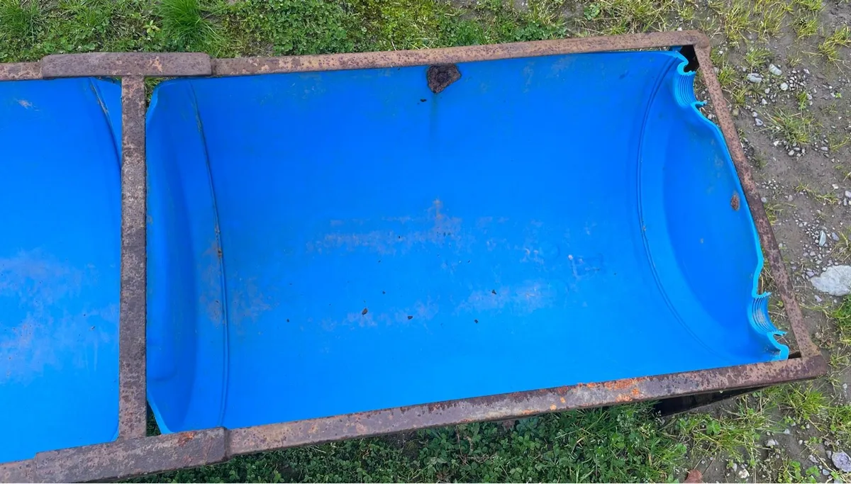 Feeding Troughs * 4, Round feeder - Image 2