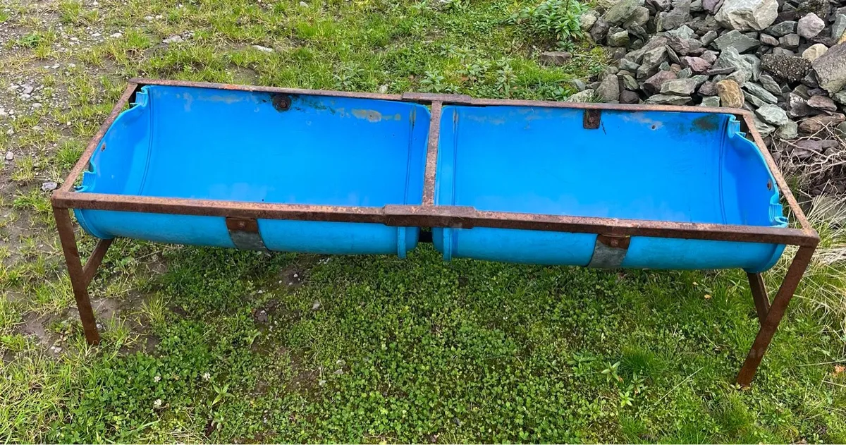 Feeding Troughs * 4, Round feeder - Image 1