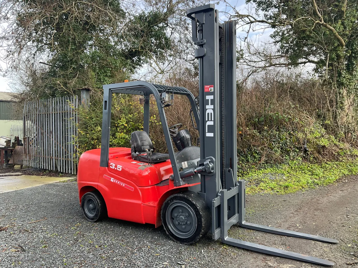 FORKLIFT - Image 2