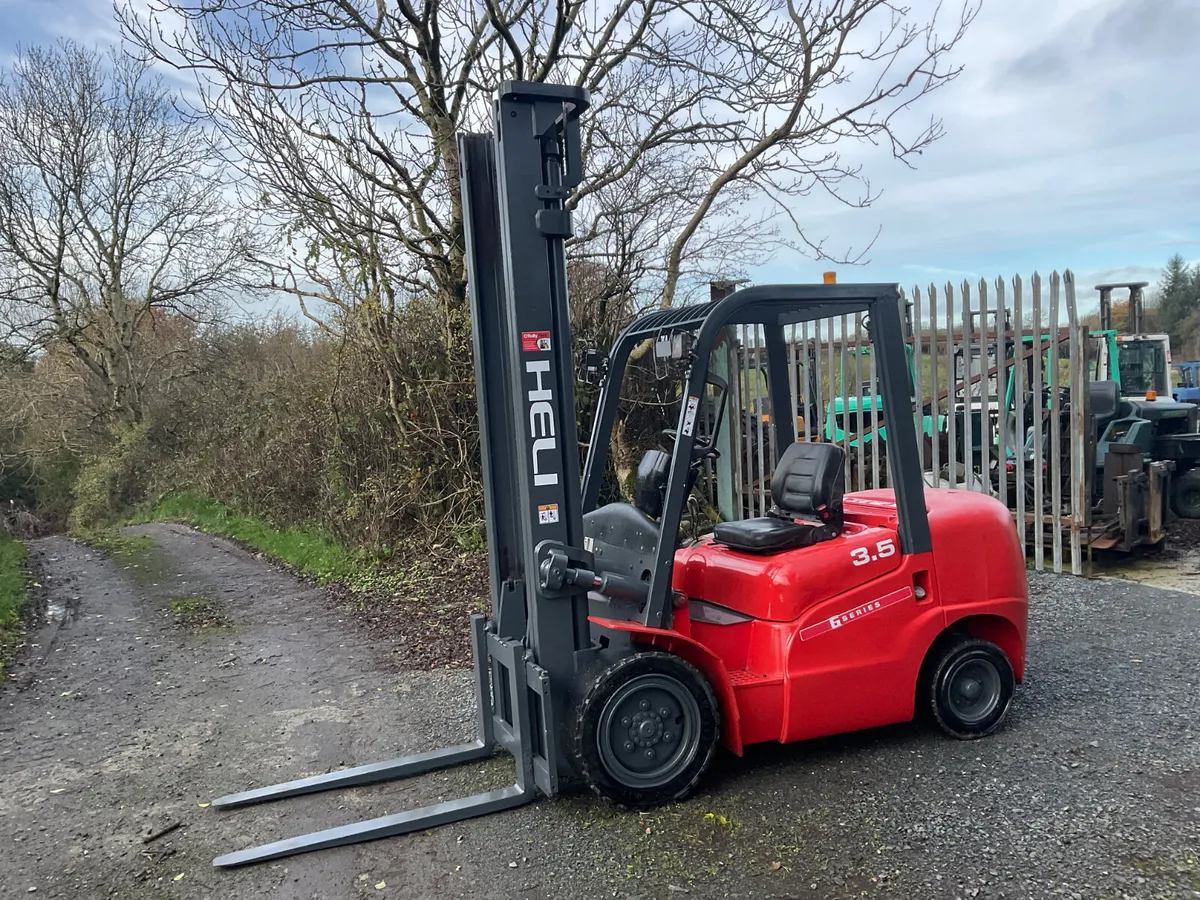 FORKLIFT - Image 1